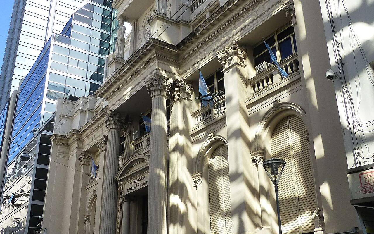 Frente del edificio del Banco Central de la República Argentina sobre la calle Reconquista