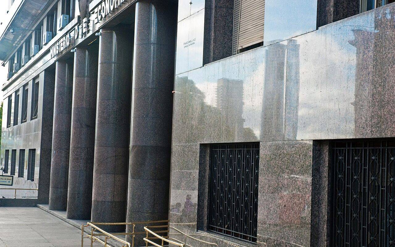 Fachada del Ministerio de Economía en Buenos Aires