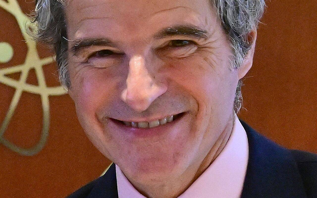 Retrato de Rafael Grossi sonriendo