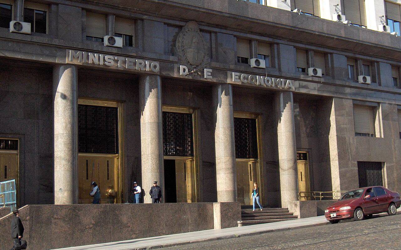 Fachada del Ministerio de Economía de la Nación Argentina