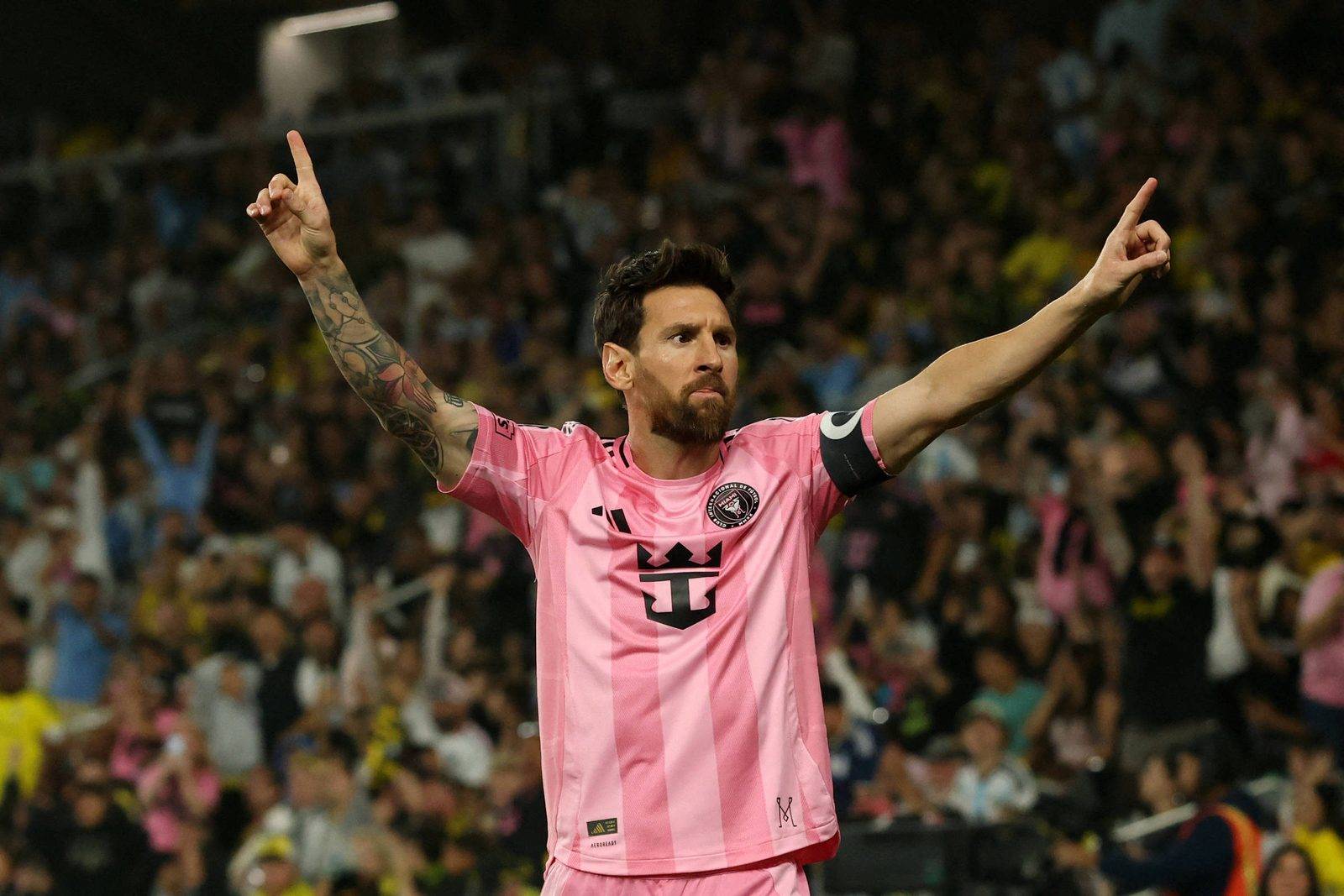 Lionel Messi festeja con la camiseta del Inter Miami.