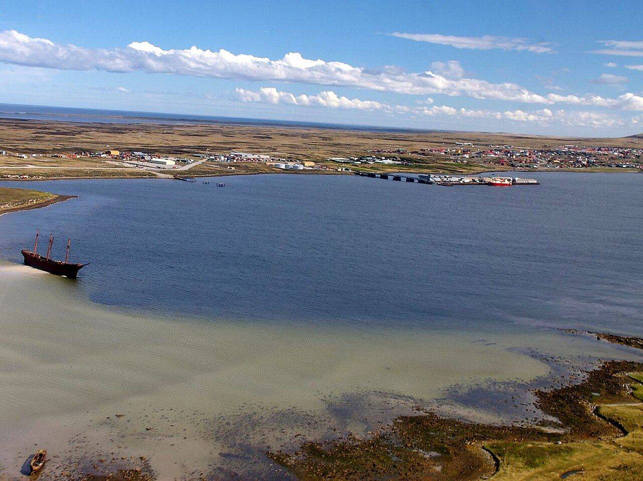 Vista del puerto de Stanley, en las islas Malvinas.