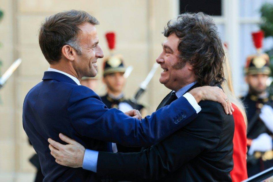 Milei recibe un premio en París entre reivindicaciones y emoción