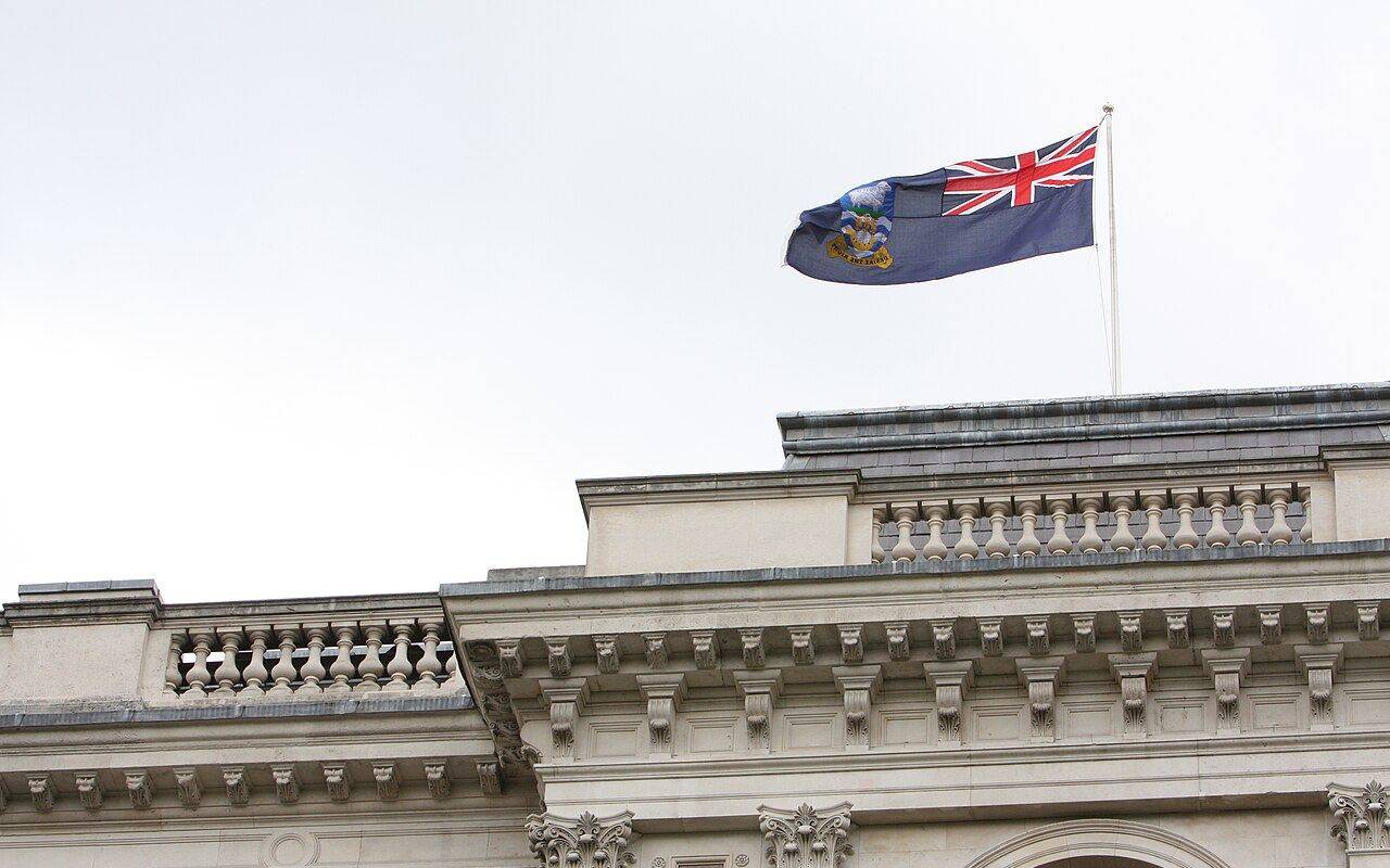 Bandera de las Islas Malvinas ondeando
